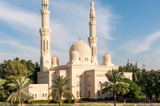 Exterior view of Jumeirah Mosque during a guided tour in Dubai