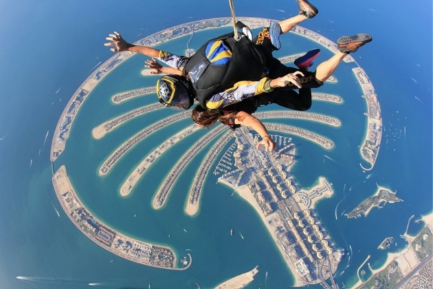 Skydiving in Dubai over Palm Jumeirah – thrilling aerial adventure