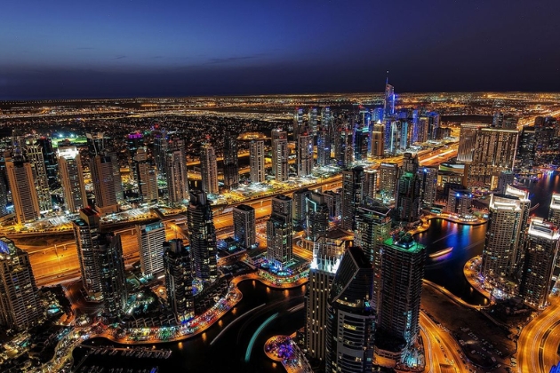 Vibrant nightlife scene in Dubai Marina with rooftop bars, beach clubs, live music, and dazzling lights creating an energetic evening atmosphere.